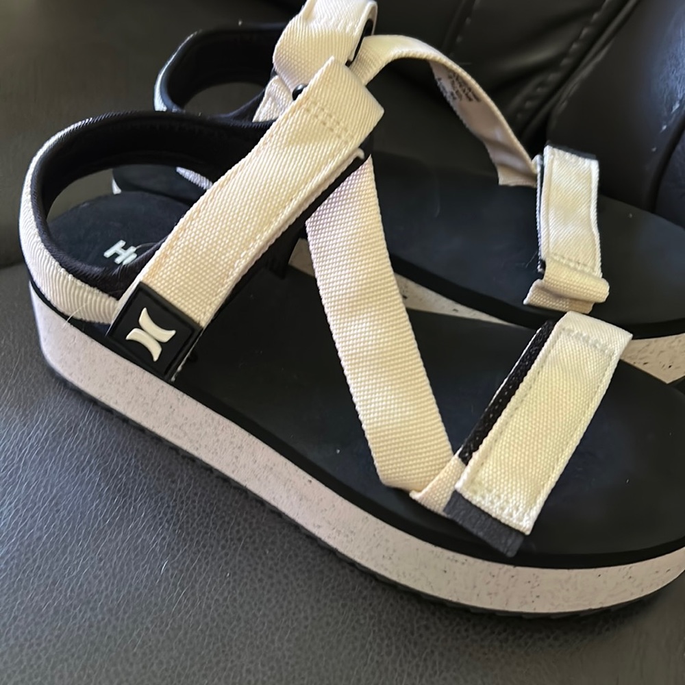 Hurley Zesty Platform sz 8 New without box